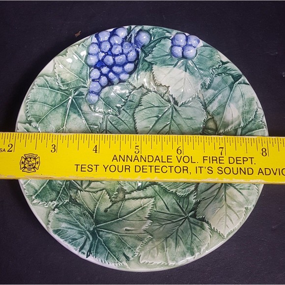 Ceramic majolica style bowl embossed grapes, leaves made in Italy tableware nwot - Picture 3 of 10